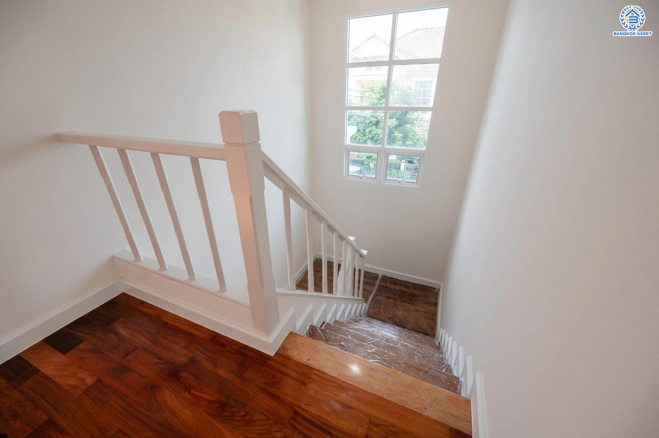 บ้านมือสองตกแต่งใหม่ โครงการ บ้านอาภา2 ปิ่นเกล้า-สวนผัก เนื้อที่ 57 ตร.ว. พื้นที่ใช้สอย 165.6 ตร.ม. ฟังก์ชัน 3 ห้องนอน 3 ห้องน้ำ จอดรถได้ 2 คัน บนทำเลเดินทางสะดวก เชื่อมต่อหลายเส้นทาง อาทิถนนกาญจนาภิเษก, ถนนนครอินทร์, ถนนราชพฤกษ์  ใกล้รถไฟฟ้าสายสีแดง "สถานีบางบำหรุ"